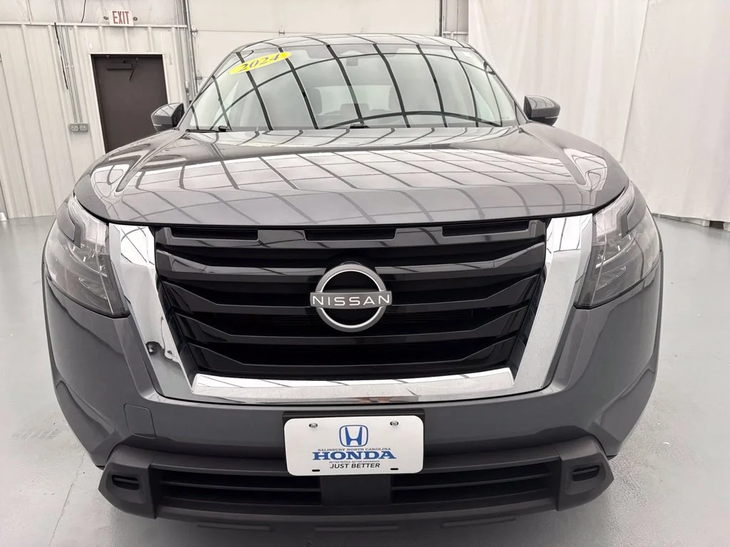 Used 2024 Gray Nissan SV image 2