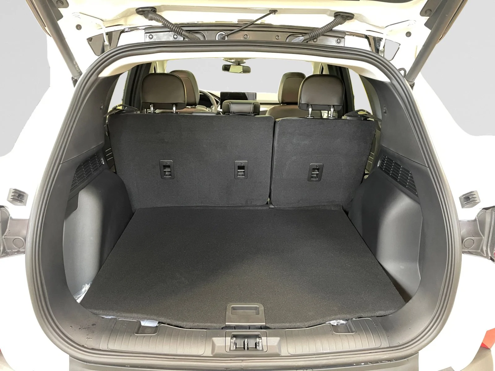New 2026 Star White Metallic Tri-Coat Ford PHEV image 10