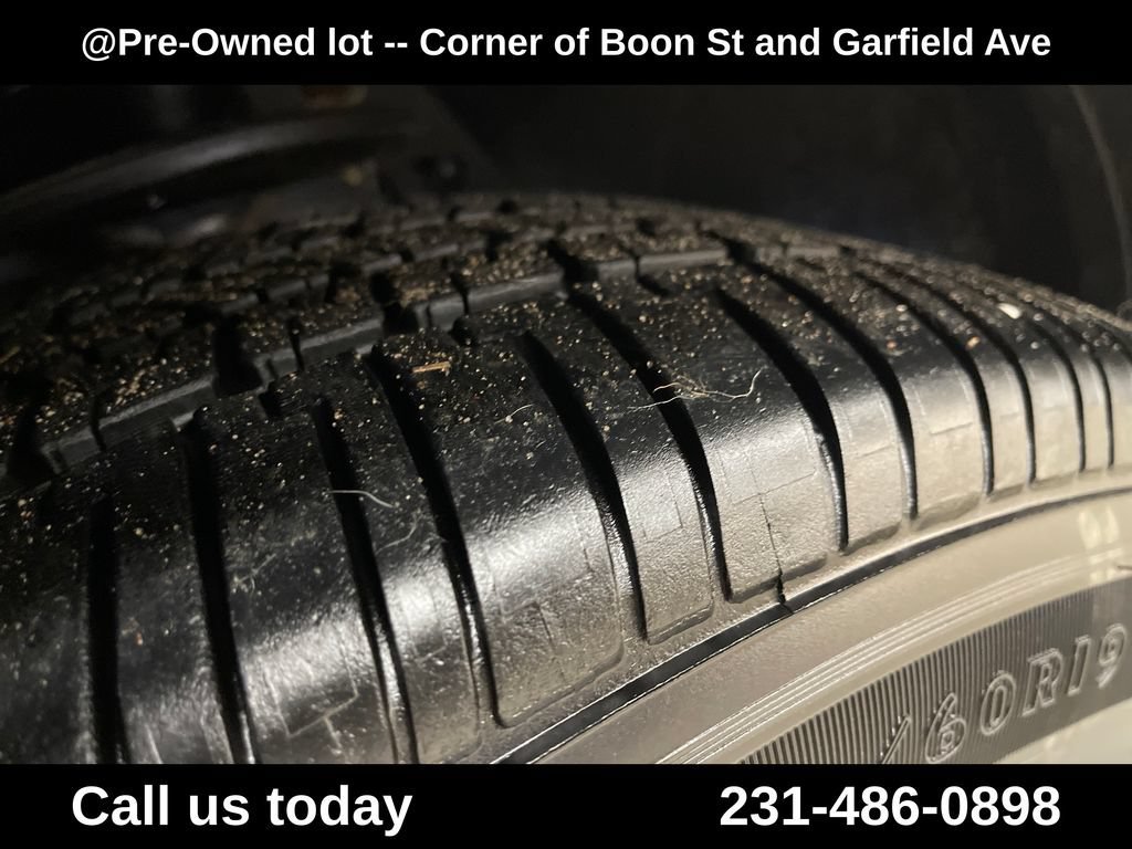 Used 2009 Gold Mist Metallic Buick CXL image 12