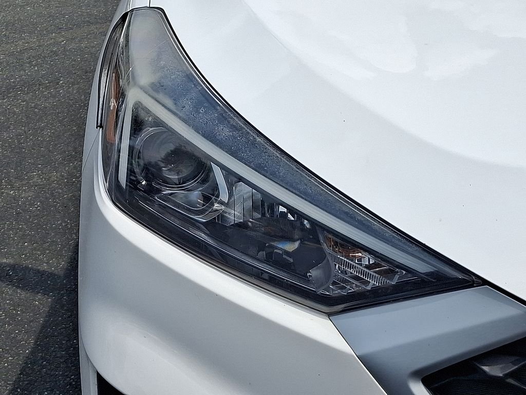 Used 2019 White Hyundai SE image 9
