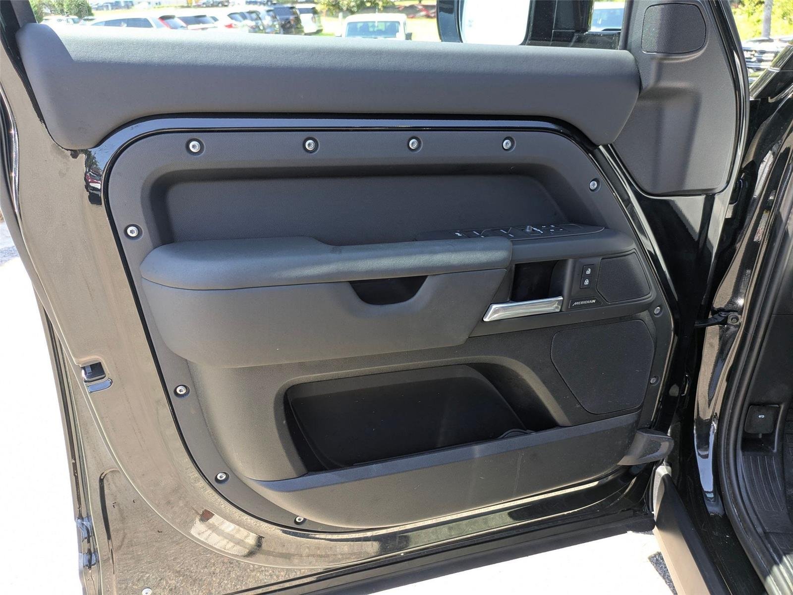 Used 2025 Santorini Black Metallic Land Rover S image 11