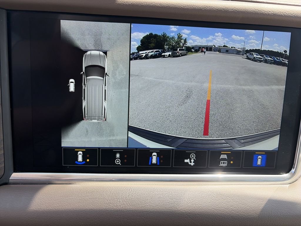 Used 2023 White GMC Denali image 25
