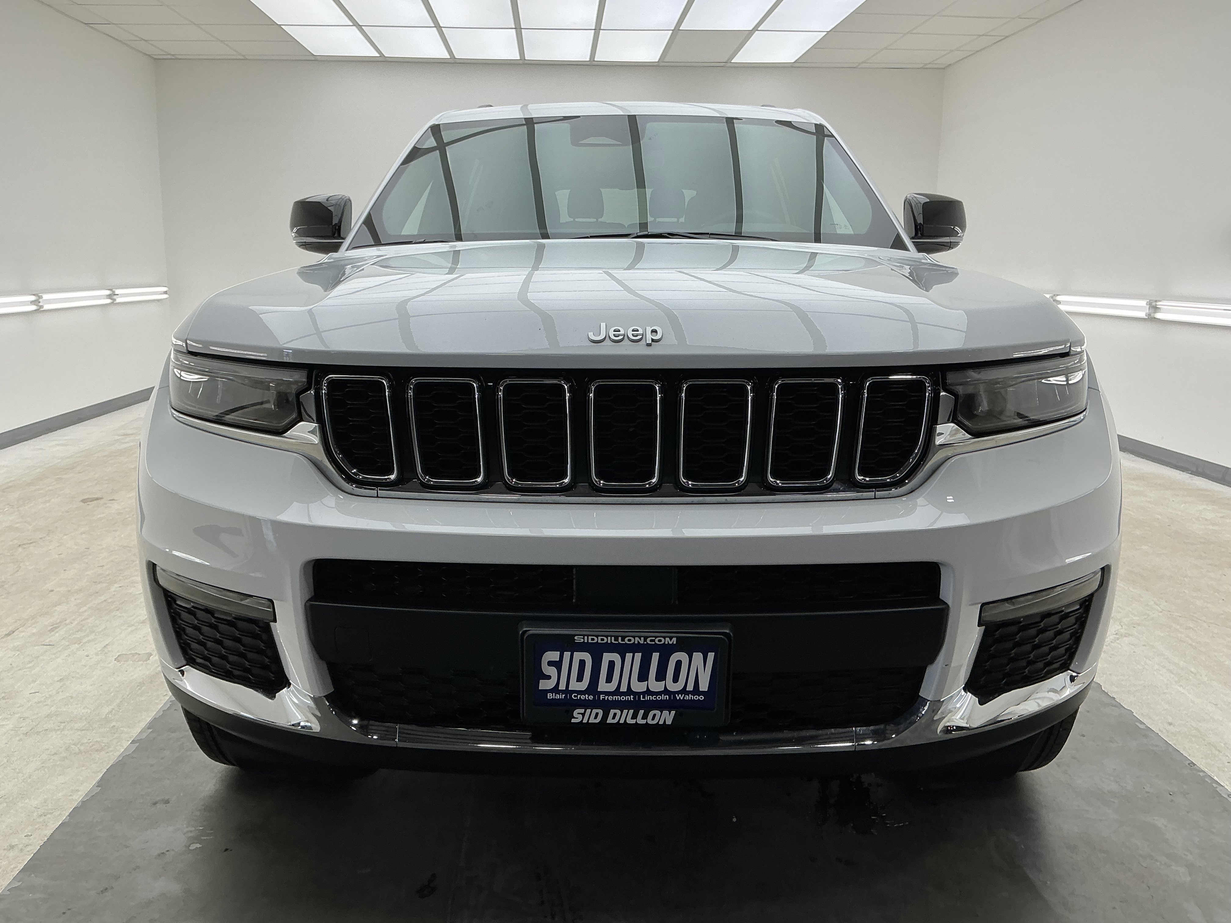 Used 2024 Bright White Clearcoat Jeep Limited image 2