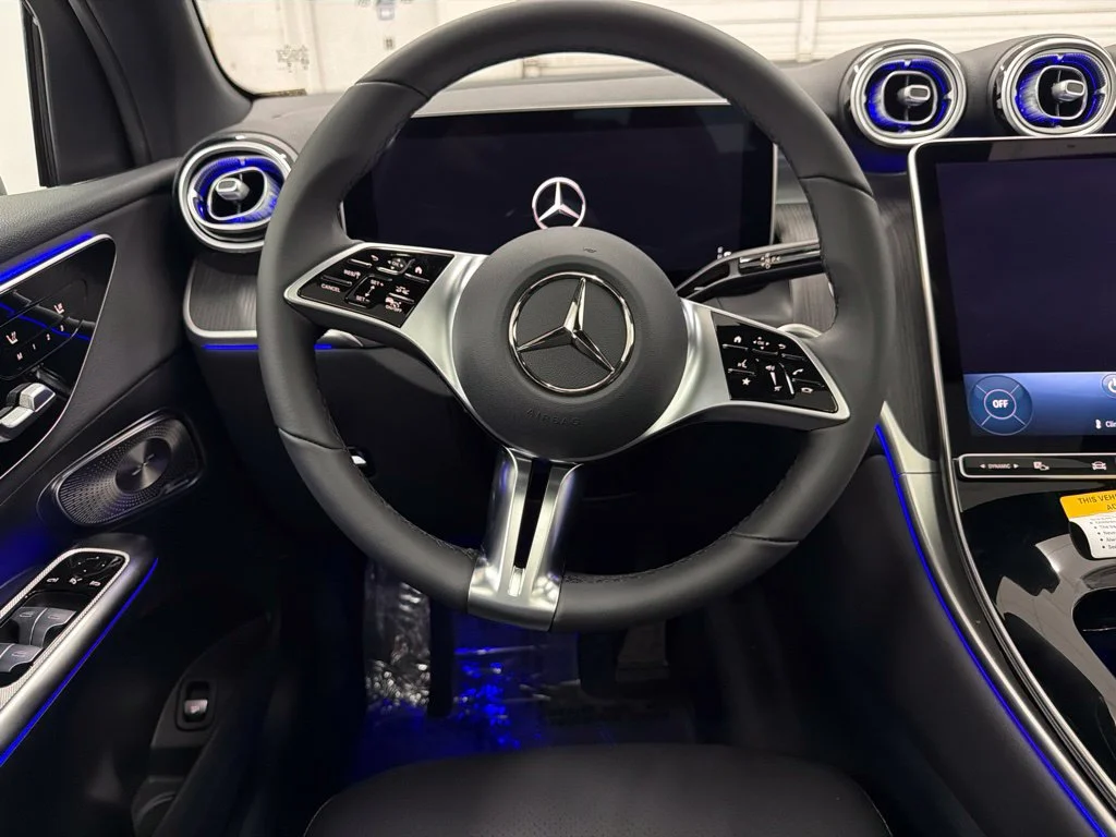 New 2027 White Mercedes-Benz GLC 300 image 22