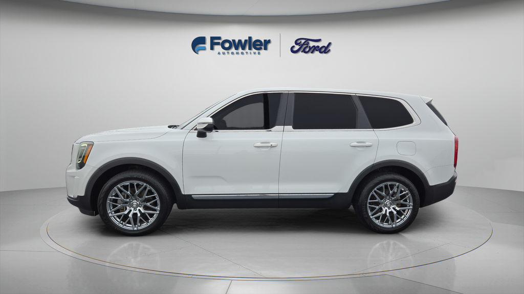 Used 2020 White Kia LX image 4