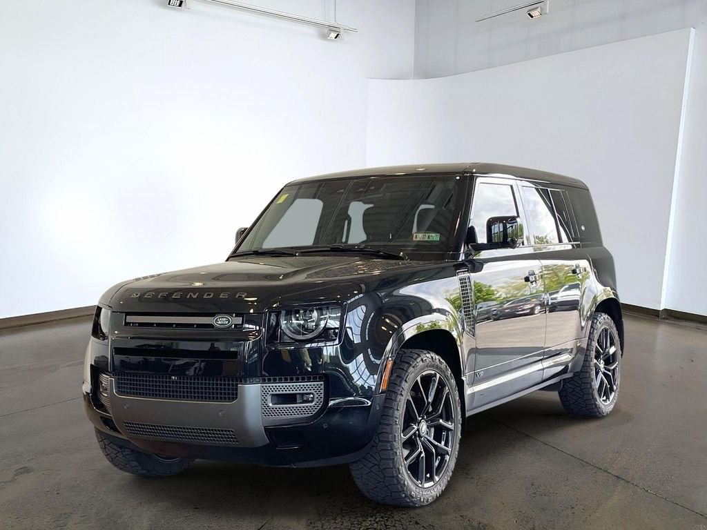 Used 2023 Santorini Black Metallic Land Rover V8 image 1