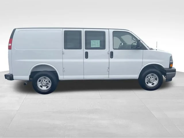 Used 2025 Summit White Chevrolet WT image 7