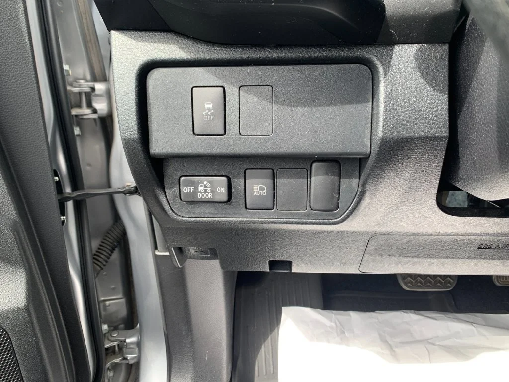 Used 2021 Silver Toyota SR image 31