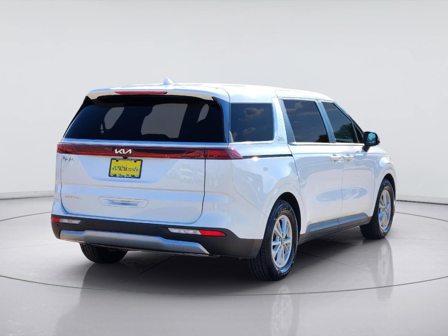 Used 2024 Snow White Pearl Kia LX image 6