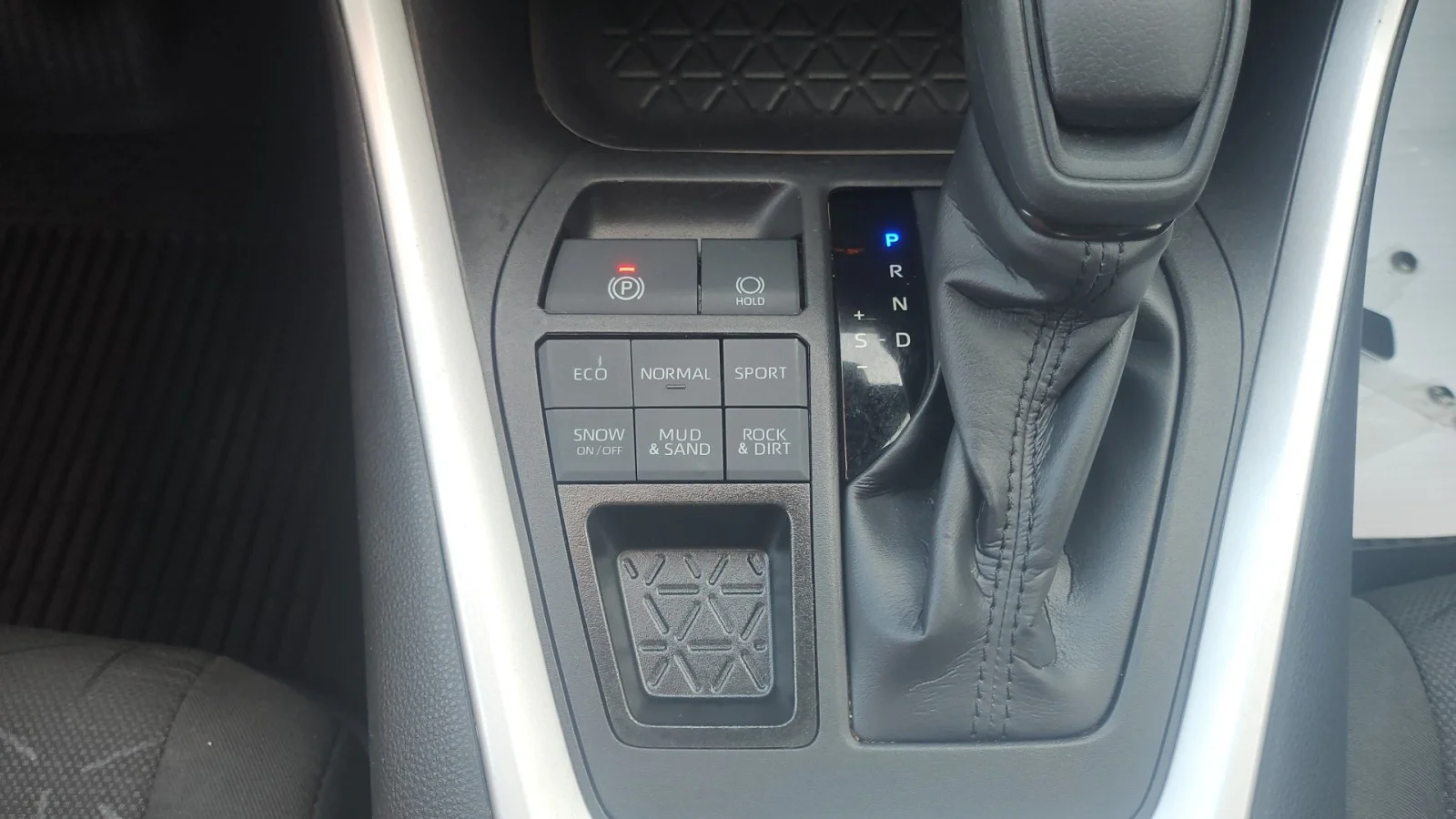 Used 2023 Ice Cap Toyota XLE 4WD image 22
