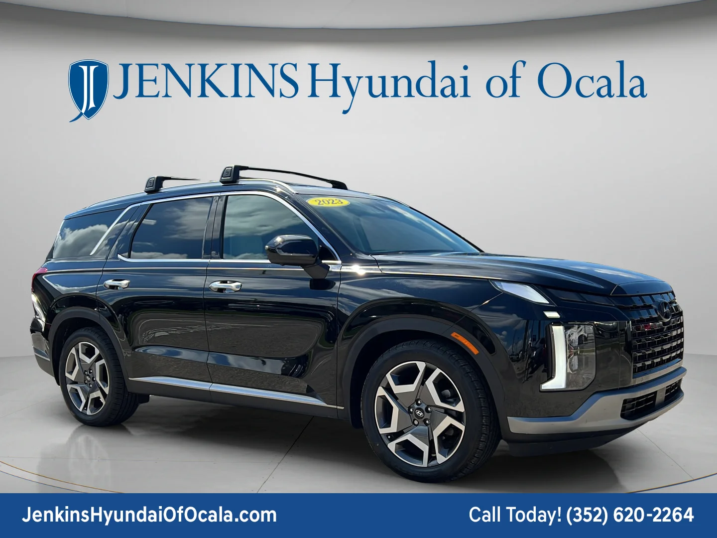 Used 2023 Abyss Black Pearl Hyundai Limited image 1