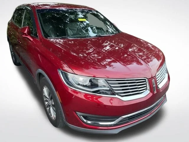 Used 2017  Lincoln Select image 1