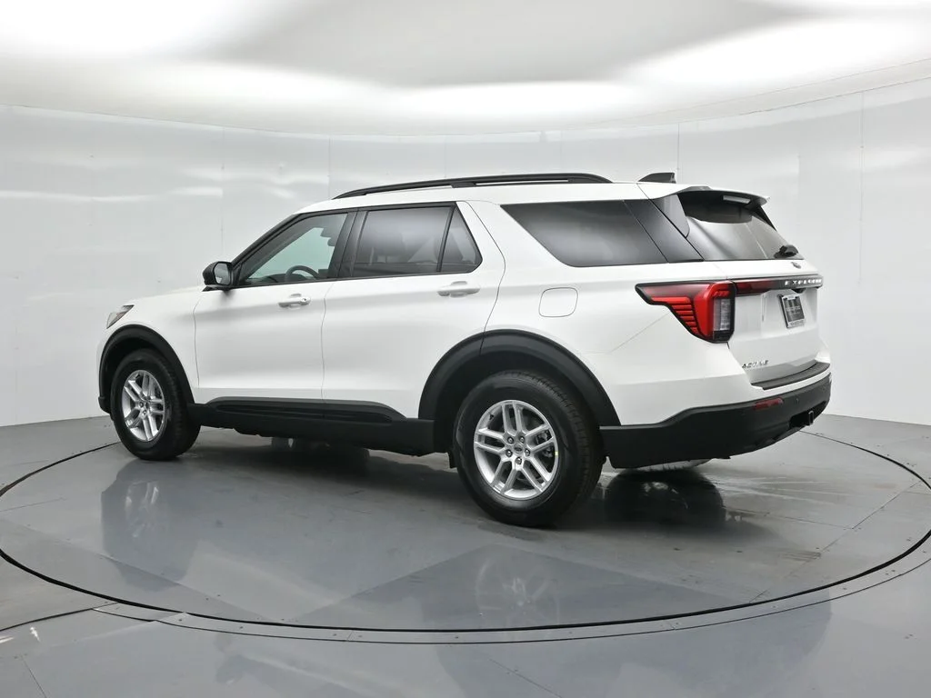 New 2026 Star White Metallic Tri-Coat Ford Active image 6