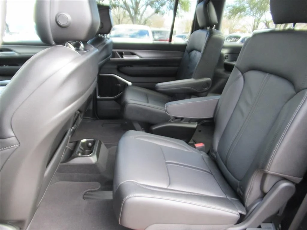 New 2026 Velvet Red Pearl-Coat Exterior Paint Jeep Limited Altitude image 33