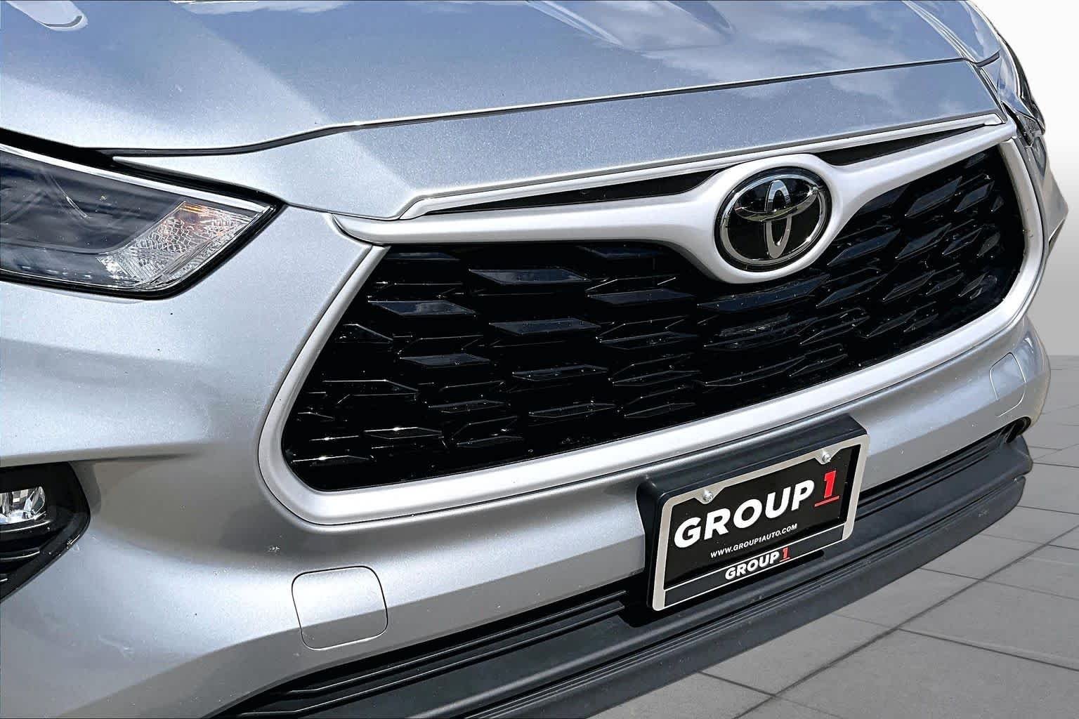 Used 2025 Celestial Silver Metallic Toyota XLE image 29