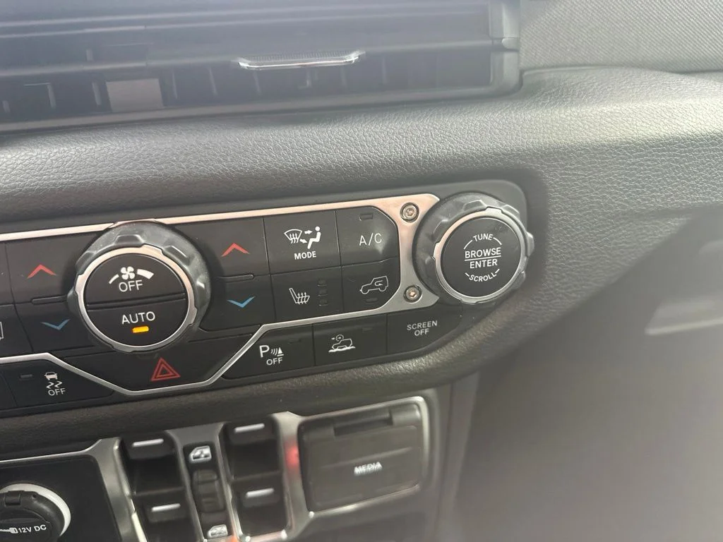 Used 2024 Gray Jeep Sport S image 17