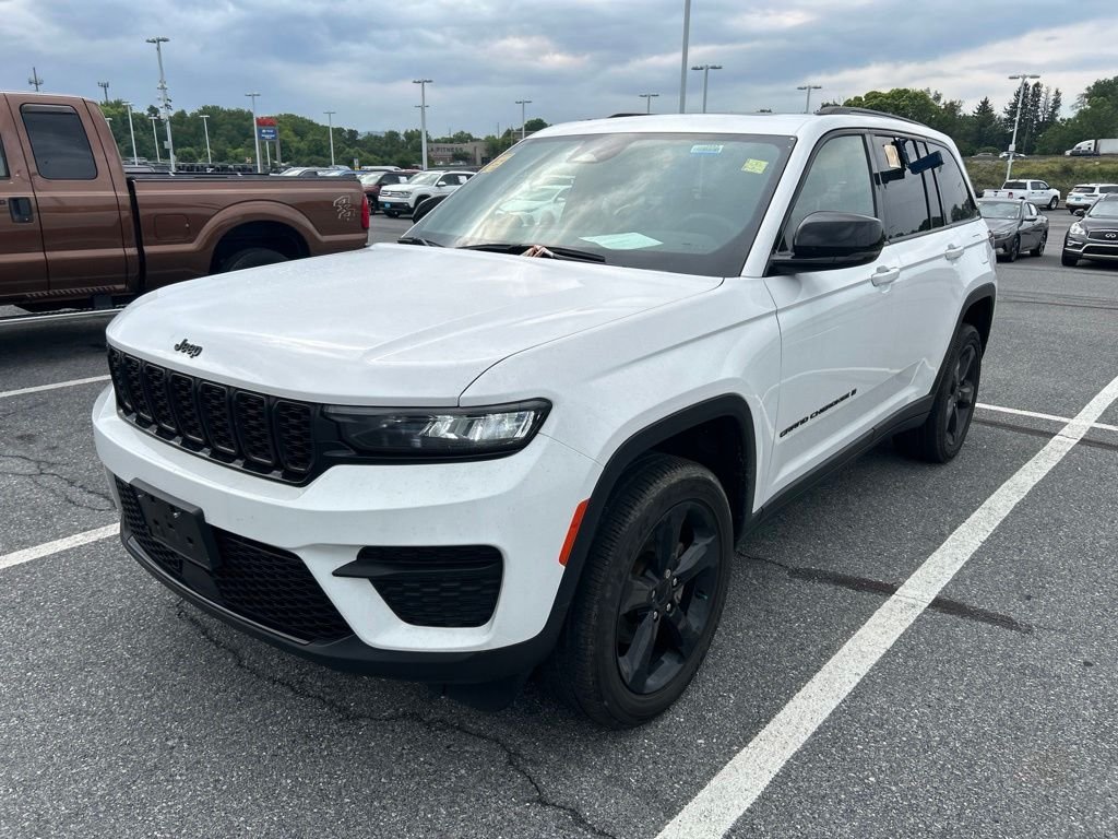 Used 2023 White Jeep Altitude X image 1