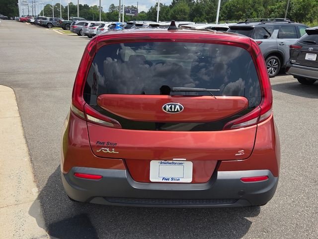 Used 2021 Orange Kia S image 11