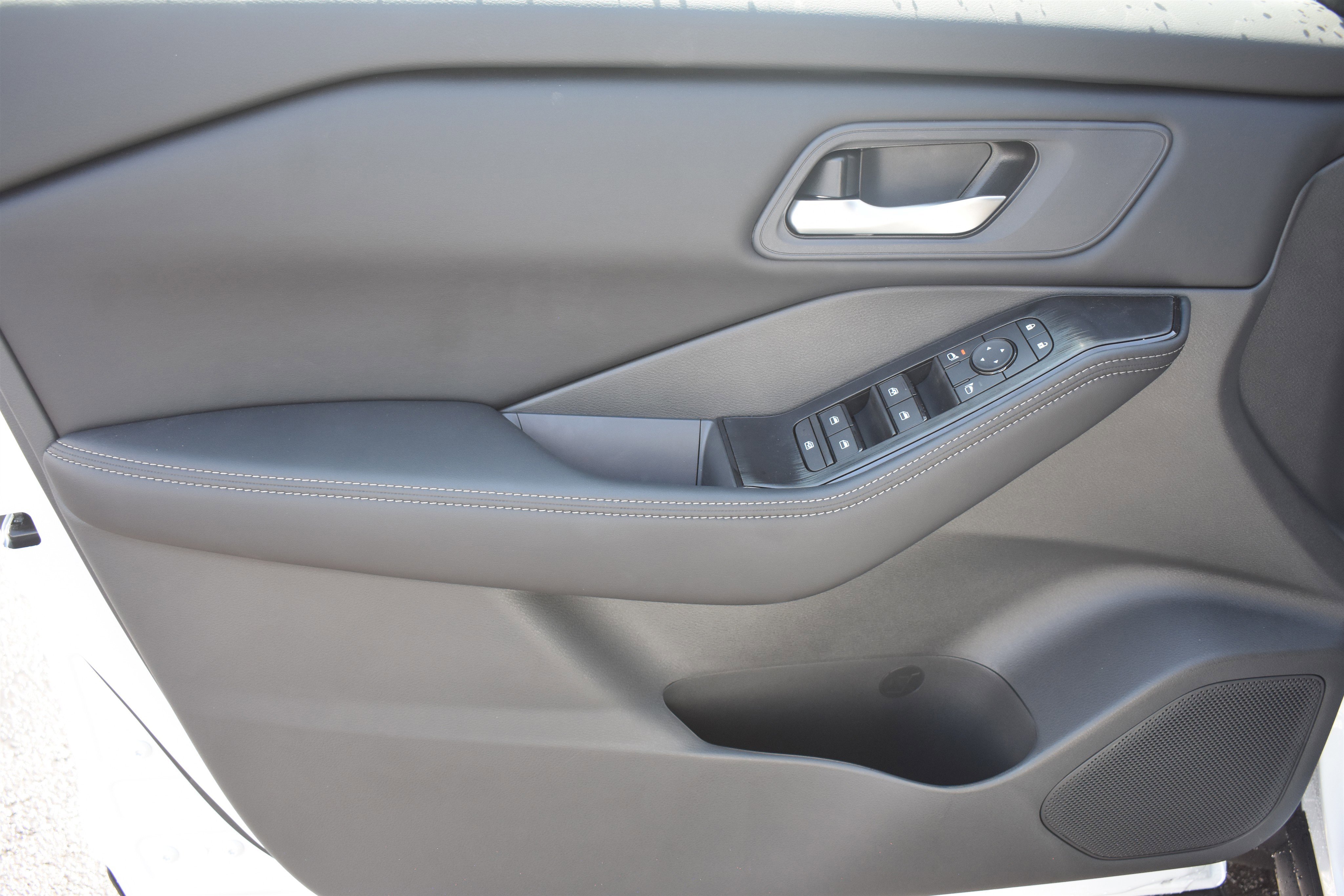 New 2026 Everest White Pearl TriCoat Nissan SV image 10