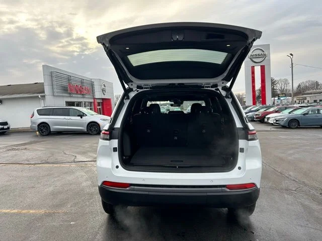 New 2026 Bright White Clearcoat Jeep Altitude image 10