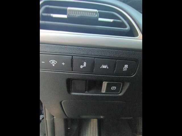 Used 2022 Black Hyundai SEL image 14