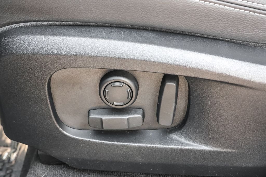 Used 2024  Jaguar P400 R-Dynamic S image 9