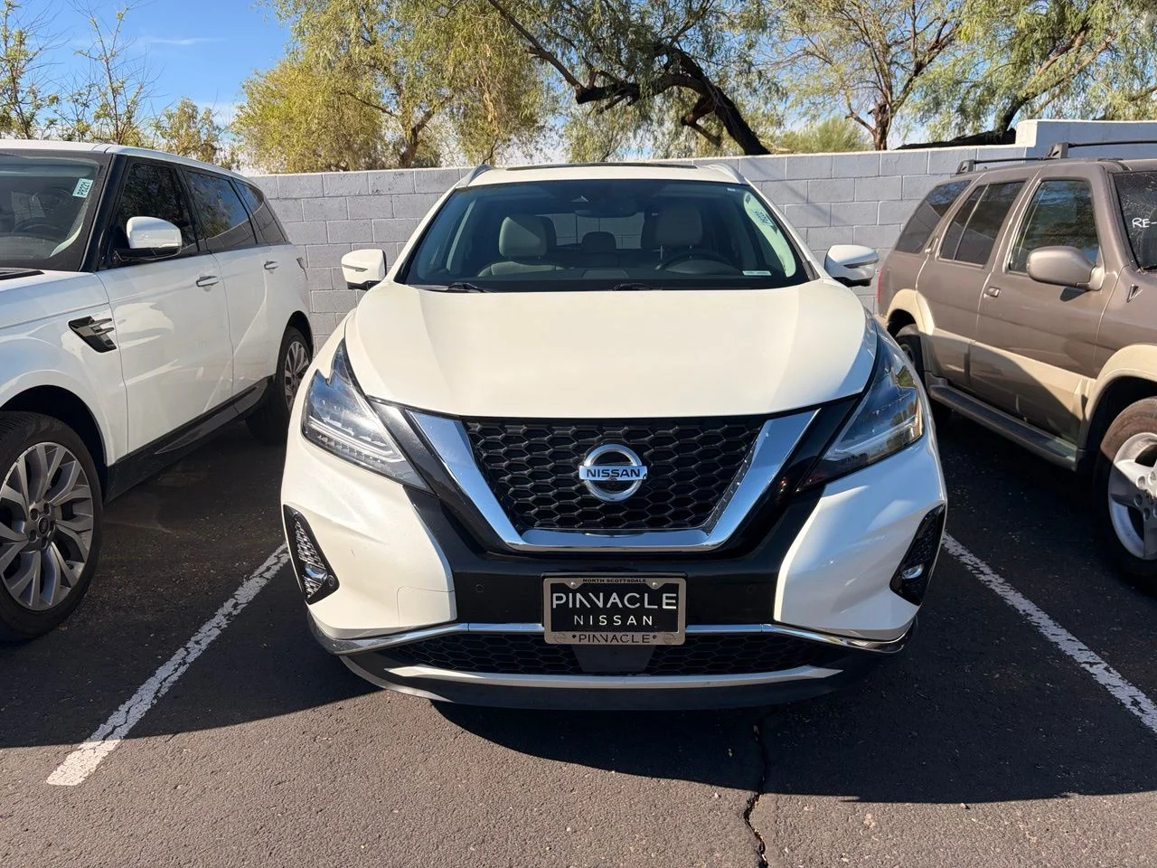 Used 2021 Pearl White Nissan Platinum image 3