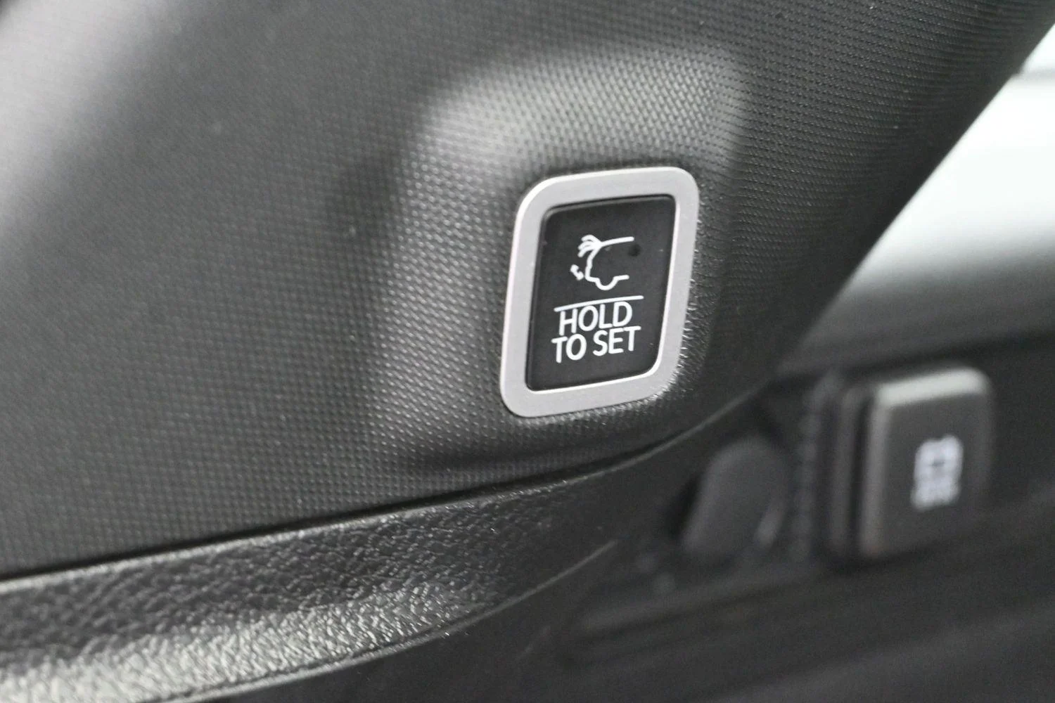 Used 2023 Velvet Red Pearlcoat Jeep Limited image 10