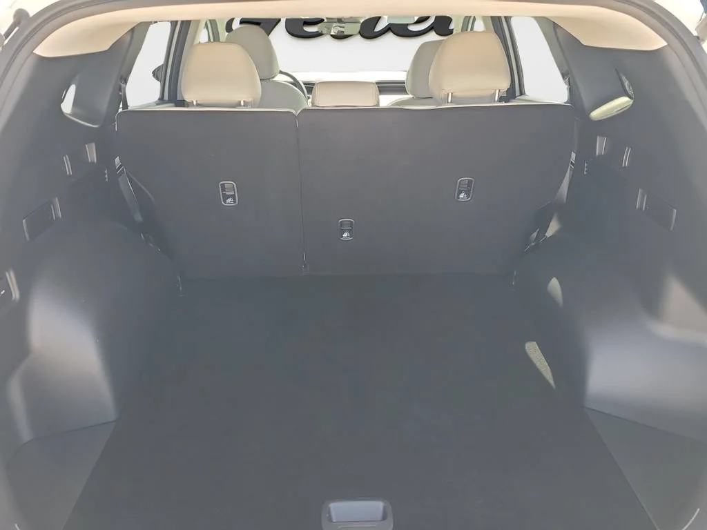 Used 2023 White Hyundai SEL image 25