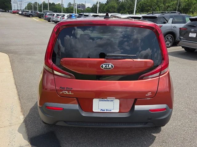 Used 2021 Orange Kia S image 11
