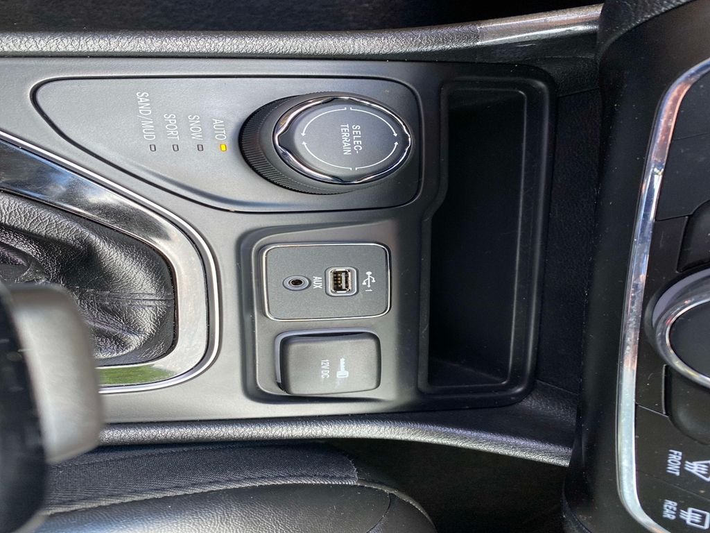 Used 2020 White Jeep Latitude Plus image 16