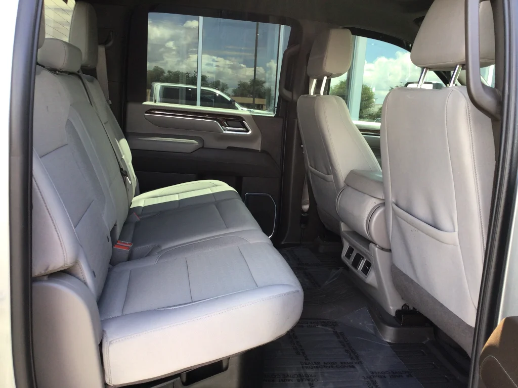 Used 2025 Sterling Metallic GMC SLE image 7