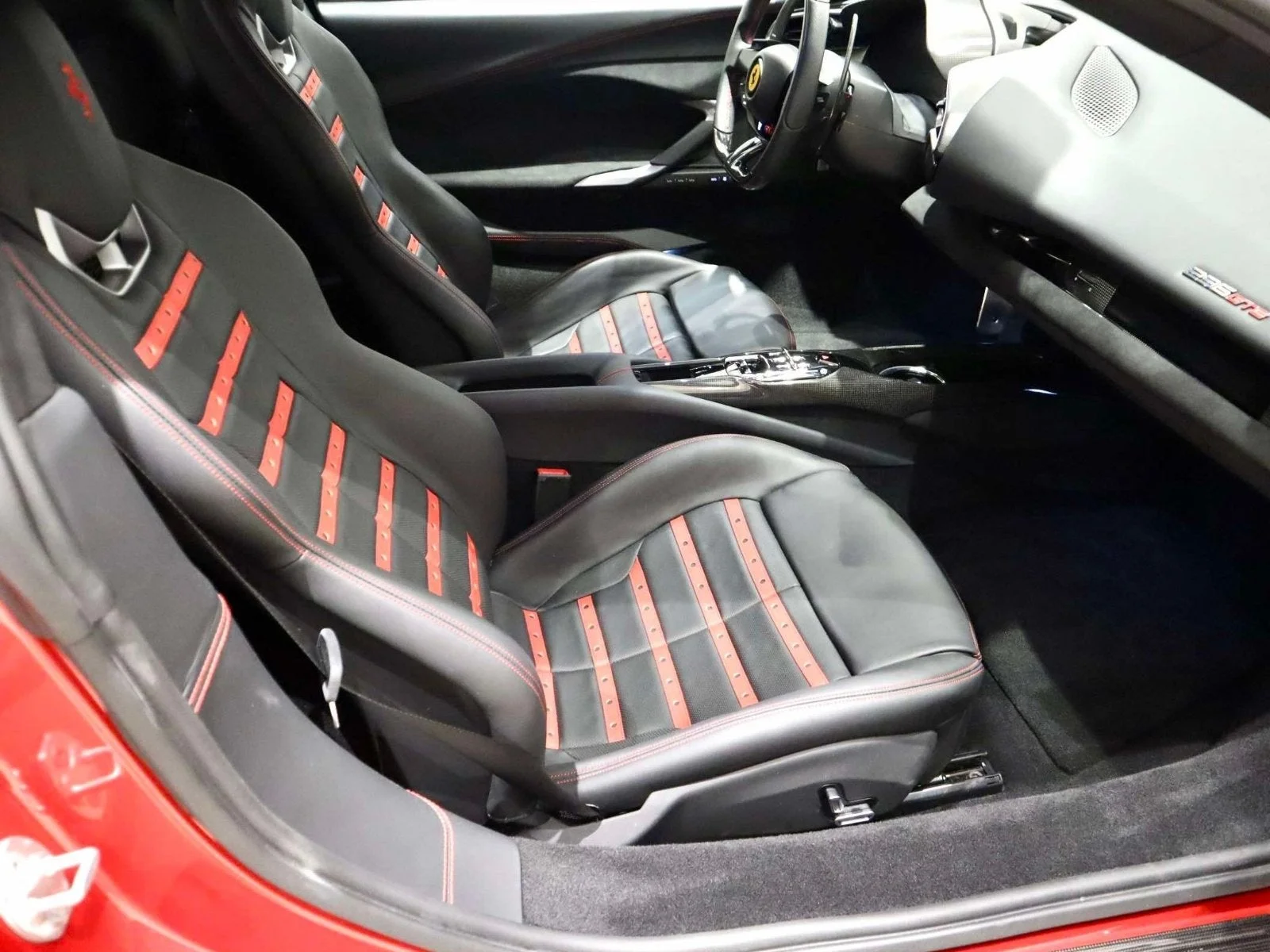 Used 2024 Rosso Corsa Metallizzato Ferrari  image 17