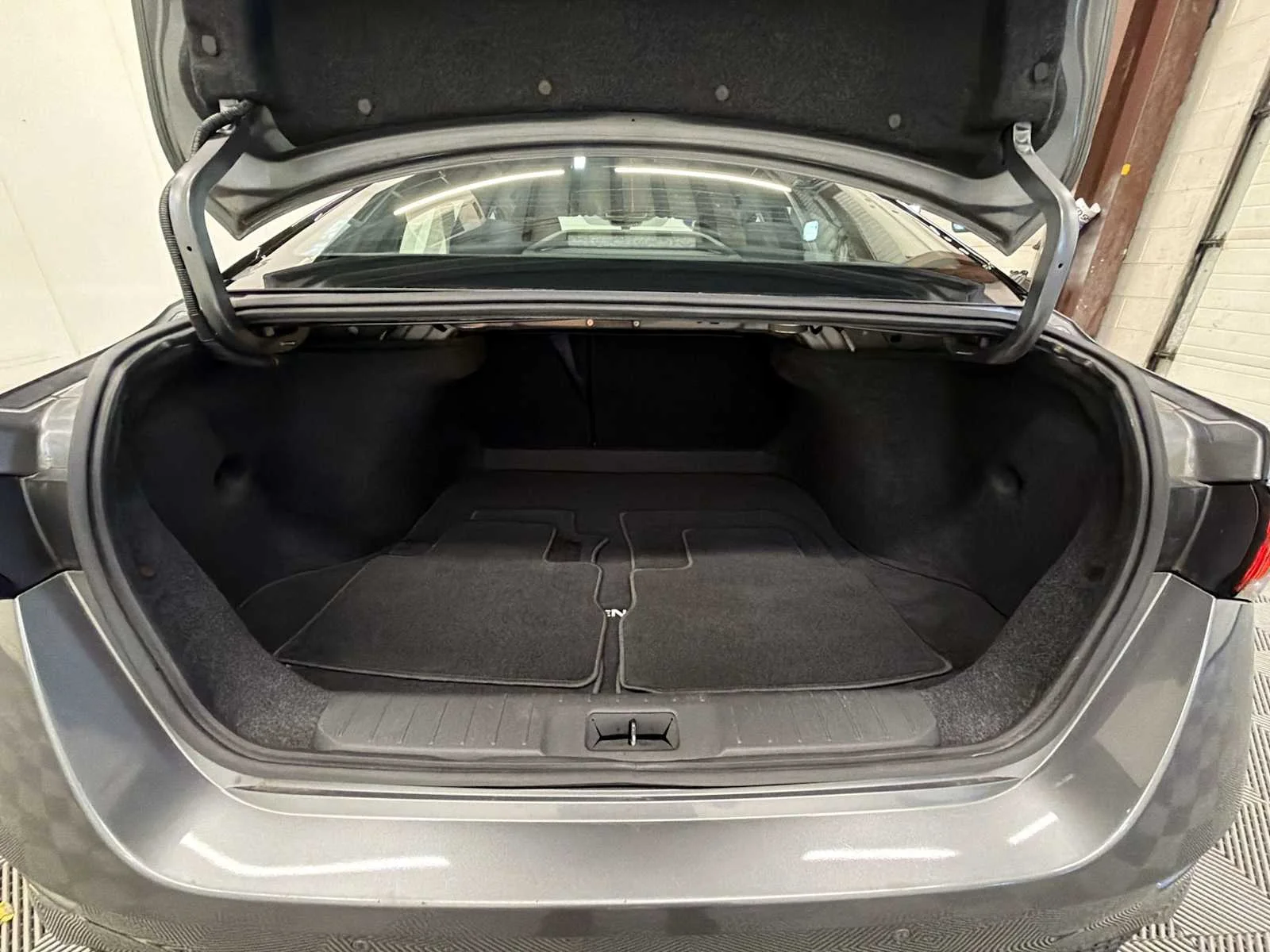 Used 2020 Gun Metallic/Super Black Nissan SR image 19