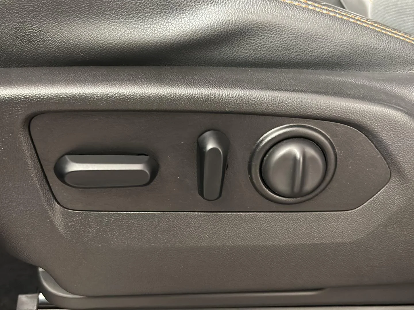 Used 2021 Dark Sky Metallic GMC AT4 image 15