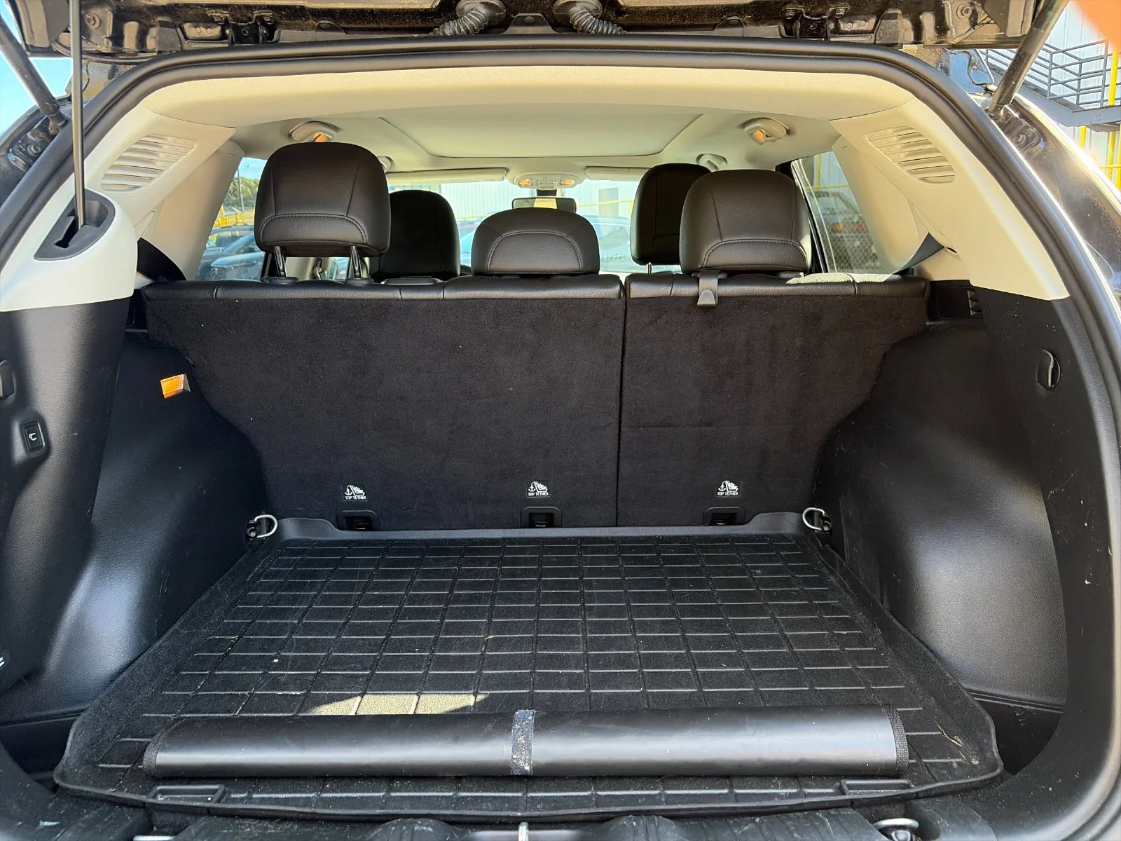 Used 2020 Diamond Black Jeep Latitude image 14