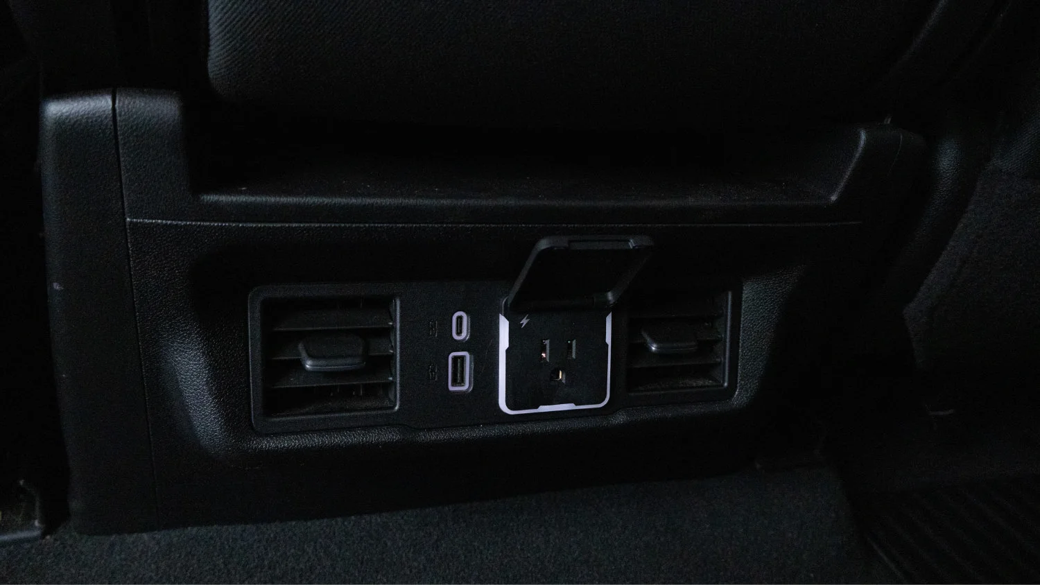 Used 2025 Summit White Chevrolet LT image 25