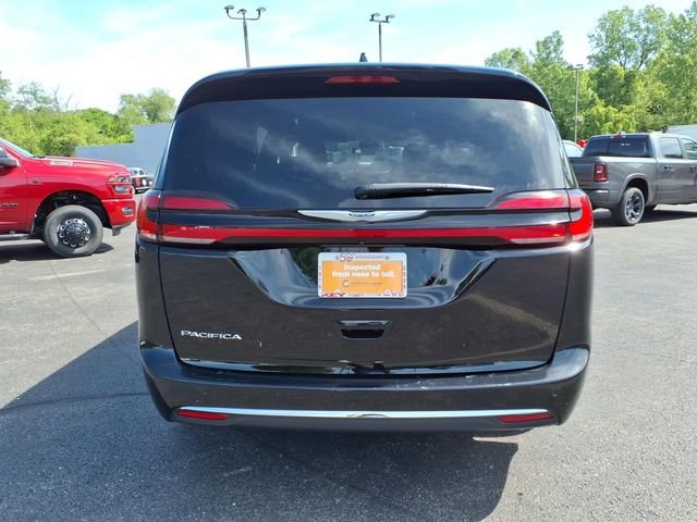 Certified Used 2025 Diamond Black Chrysler Select image 6