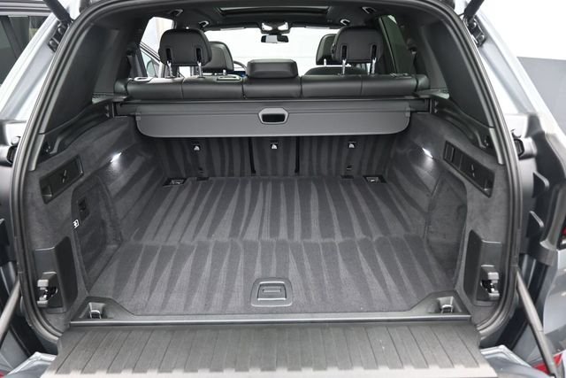 Used 2025 Gray BMW sDrive40i image 16