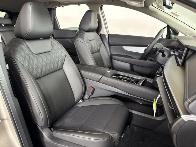 New 2026 Champagne Silver Metallic Nissan Platinum image 25