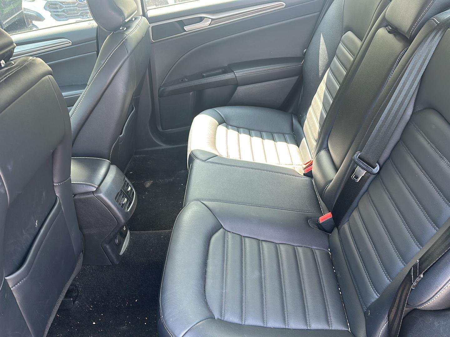 Used 2018 Magnetic Ford SE image 12
