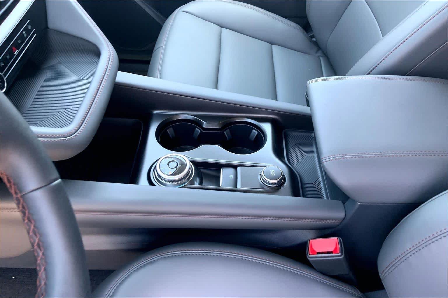 New 2026 Star White Metallic Tri-Coat Ford Active image 7