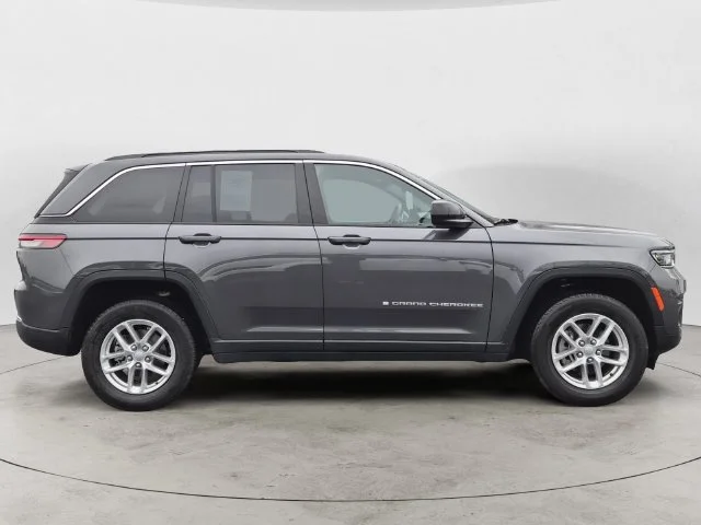 Used 2025 Gray Jeep Laredo X image 4