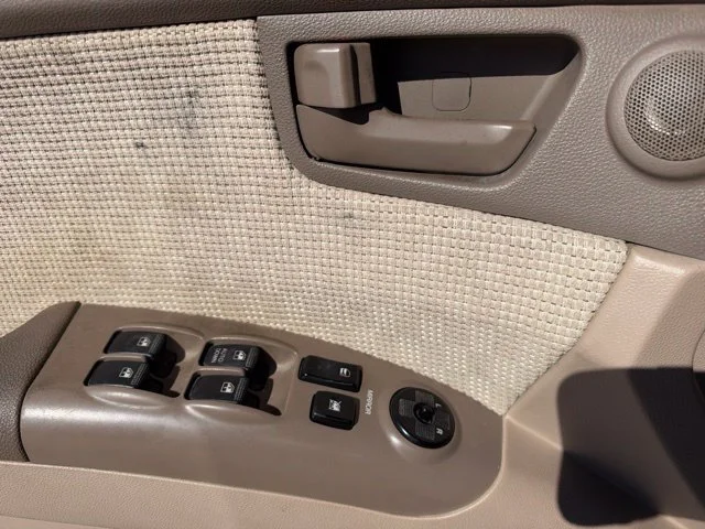 Used 2007 Tan Kia LX image 10