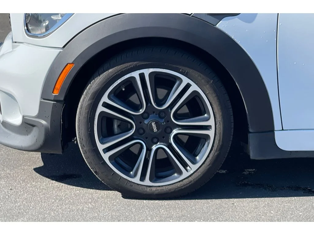 Used 2014 Light White MINI S image 11