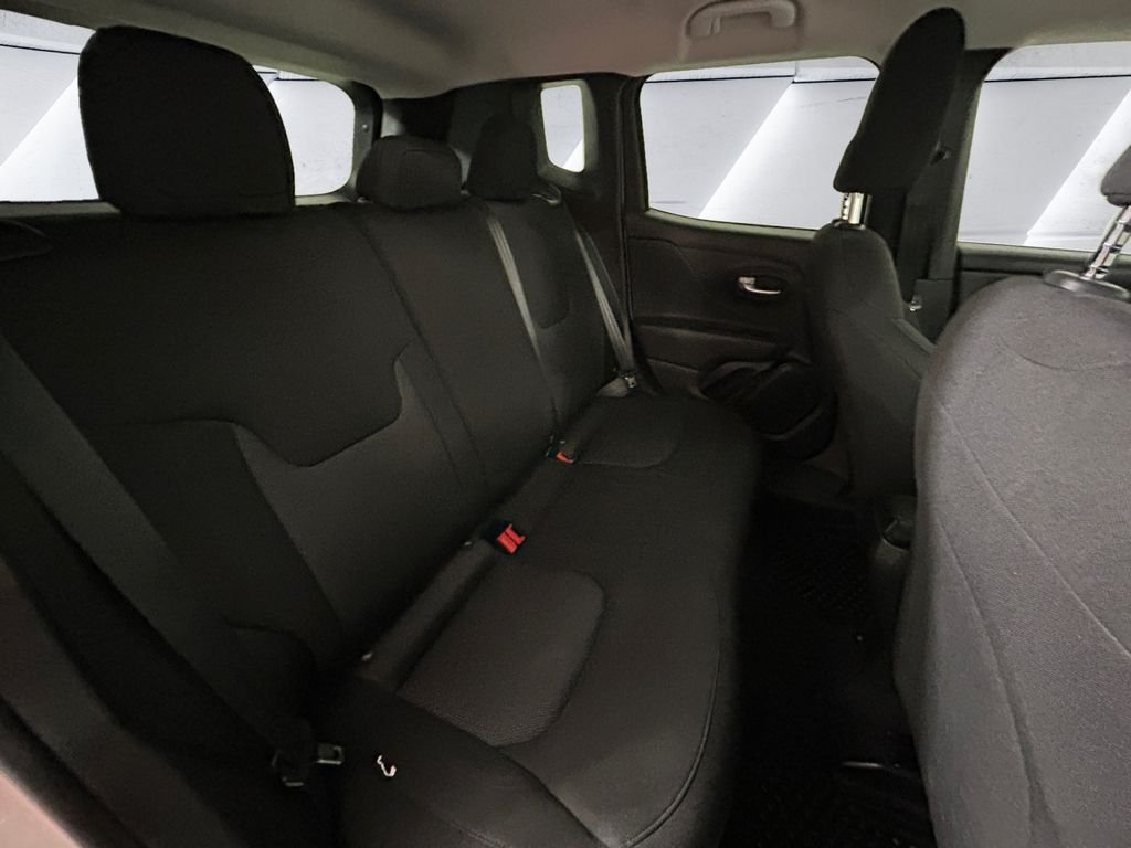 Used 2023 White Jeep Latitude image 16
