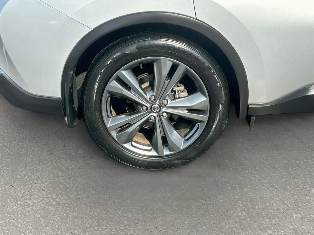 Used 2020 Silver Nissan Platinum image 32