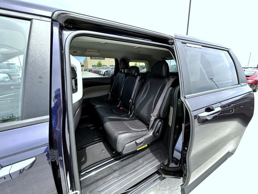 Used 2025 Blue Kia LXS image 21