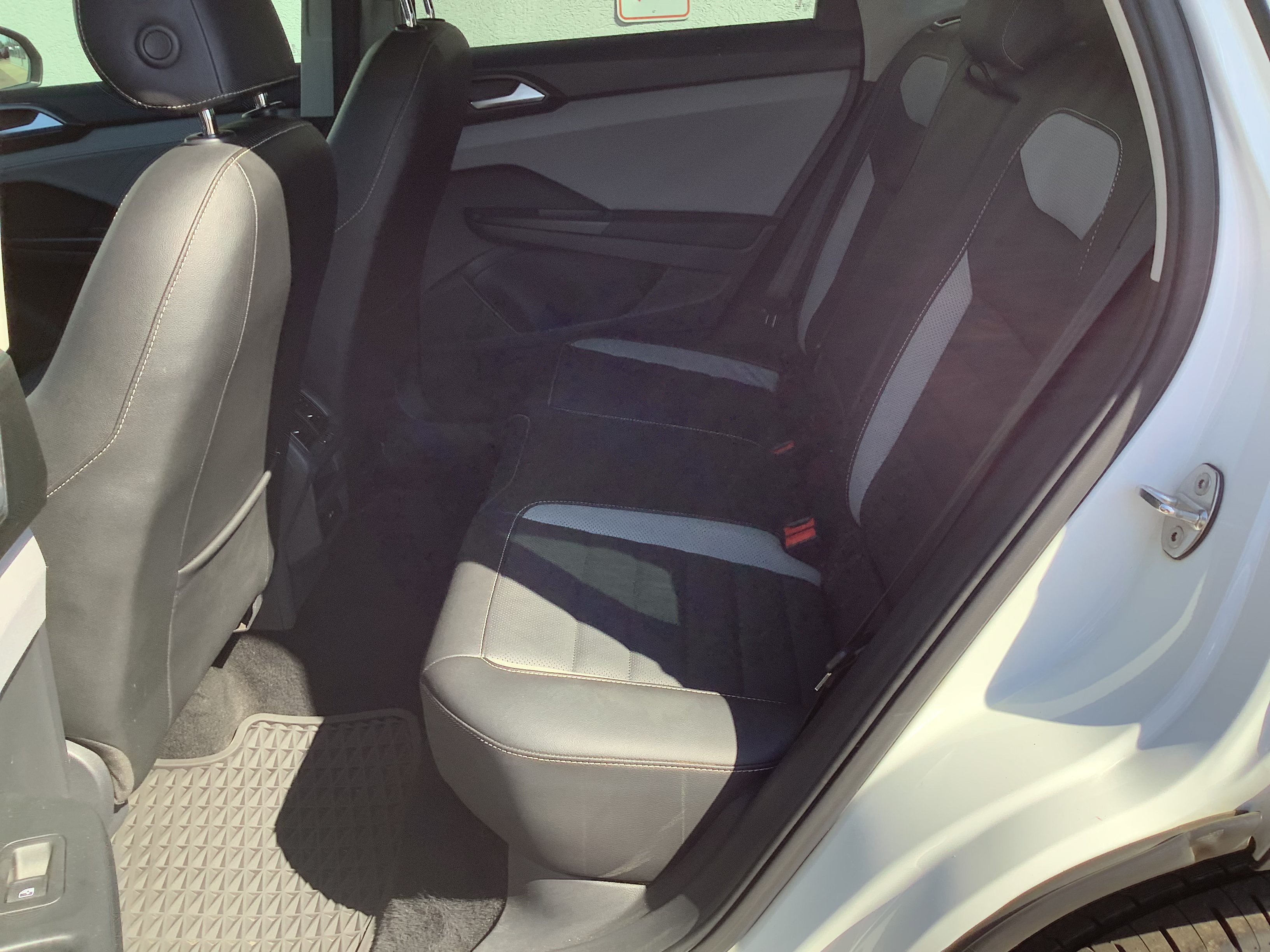 Used 2022 White Volkswagen 1.5T SEL image 8