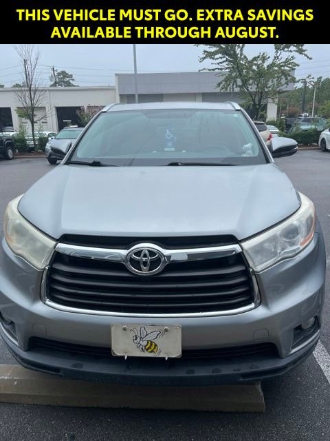 Used 2014 Silver Toyota XLE V6 image 4